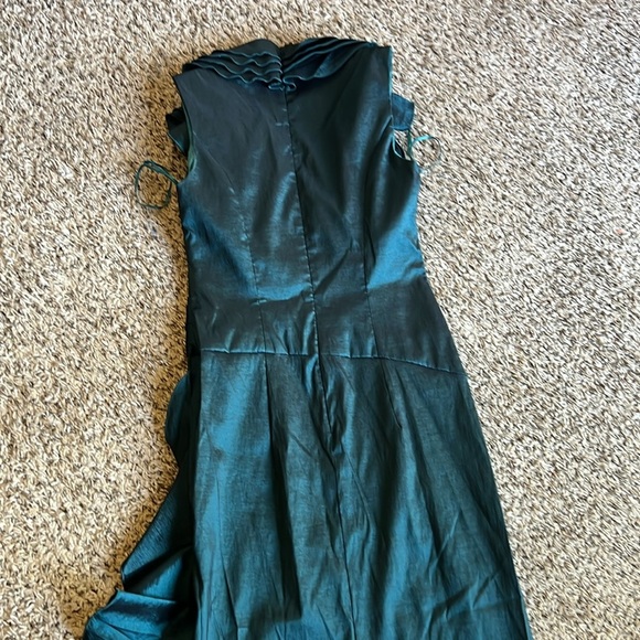 JS Collections Evening Gown Green
Ruffle Embellishment Size 4 - Picture 11 of 13